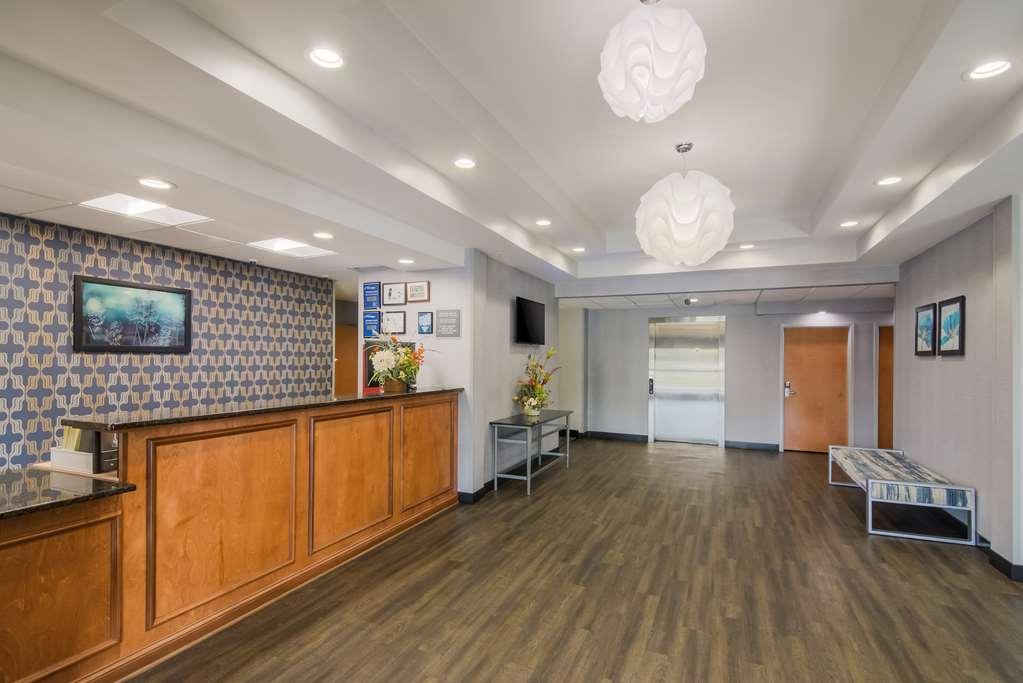 Best Western Smithfield Inn Interior photo