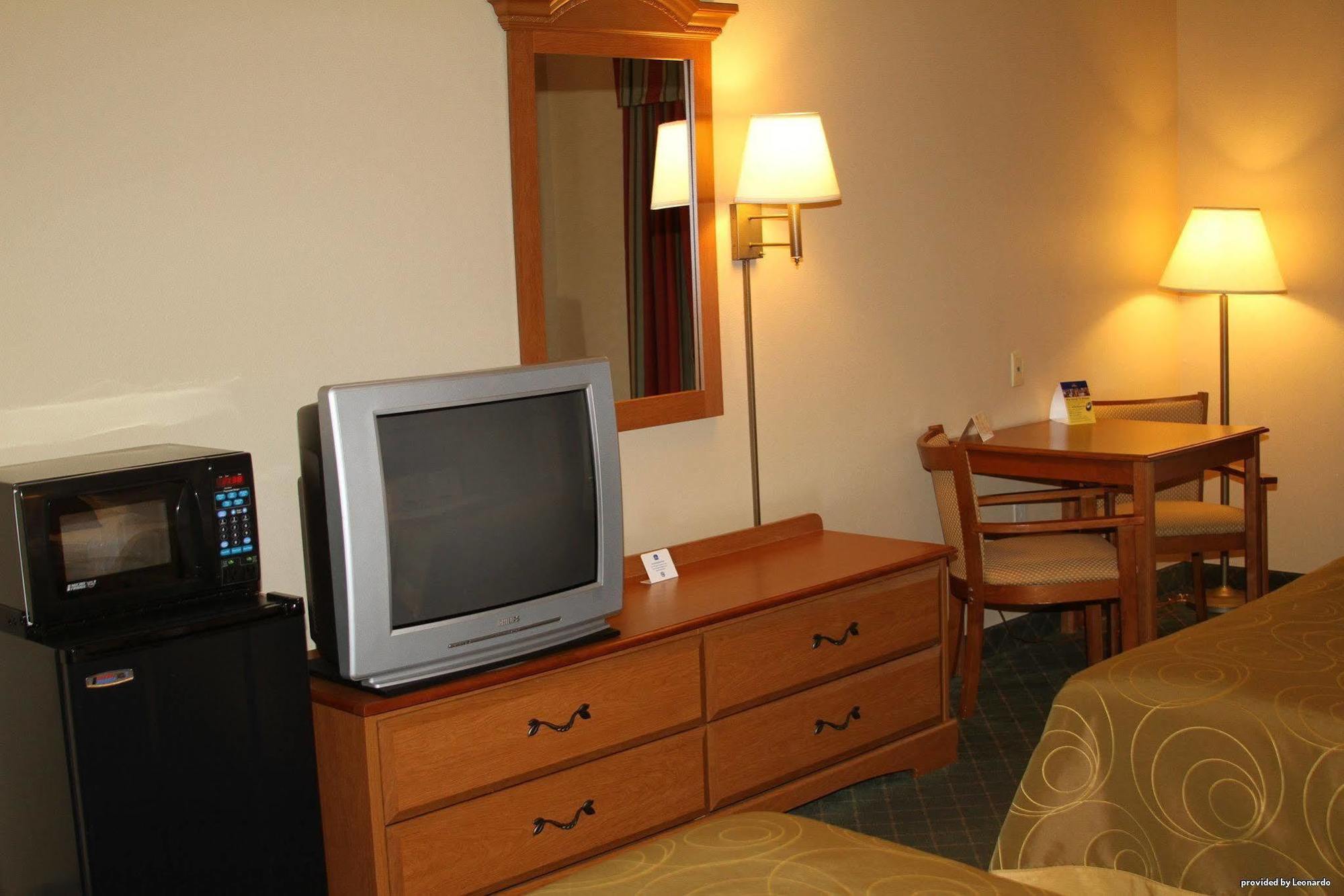 Best Western Smithfield Inn Room photo